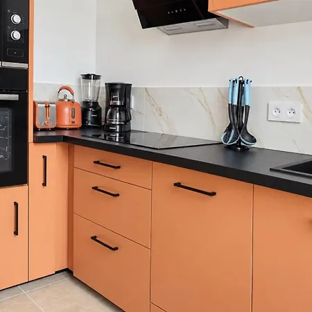 Сasa de vacaciones Duplex climatisé 2 chambres avec jardin et parking, gare et centre à pied *