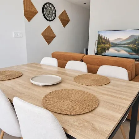 Duplex climatisé 2 chambres avec jardin et parking, gare et centre à pied * Montélimar