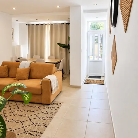 Duplex climatisé 2 chambres avec jardin et parking, gare et centre à pied Сasa de vacaciones *