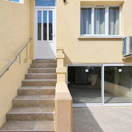 Duplex climatisé 2 chambres avec jardin et parking, gare et centre à pied Сasa de vacaciones